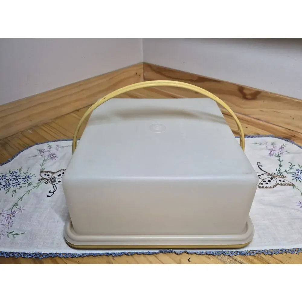 Set Of 2 Vintage Tuperware Cake Takers Gold/ Frosted